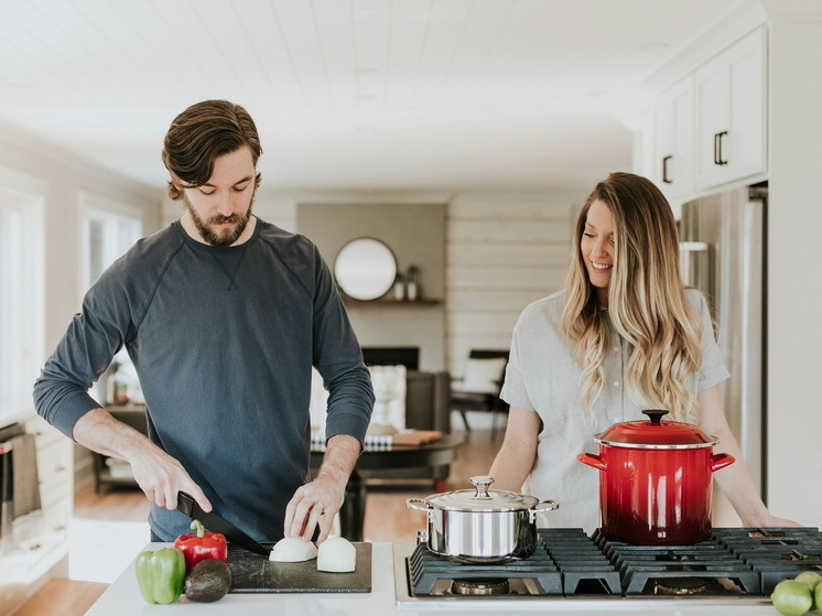 Праздничная утка с айвой и брусникой - изысканная альтернатива традиционным новогодним блюдам