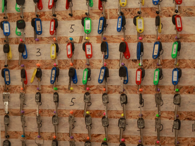 Добро пожаловать домой. В Барнауле вручили ключи обманутым дольщикам