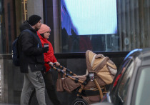 Будучи на восьмом месяце беременности и медленно прогуливаясь по офисному коридору, Аннет получила от старшей коллеги неожиданный подарок — потрепанную книгу 1950-х годов под названием «Материнство»