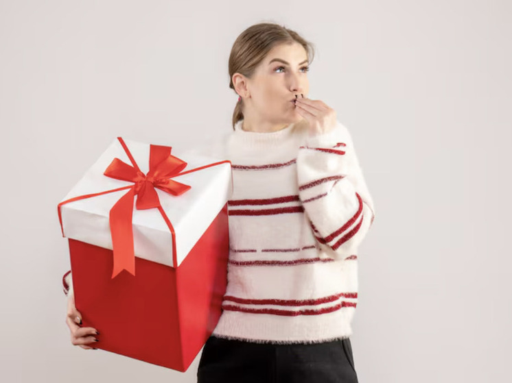 Опрос ВТБ: больше половины сибиряков создают настроение во время выбора подарков