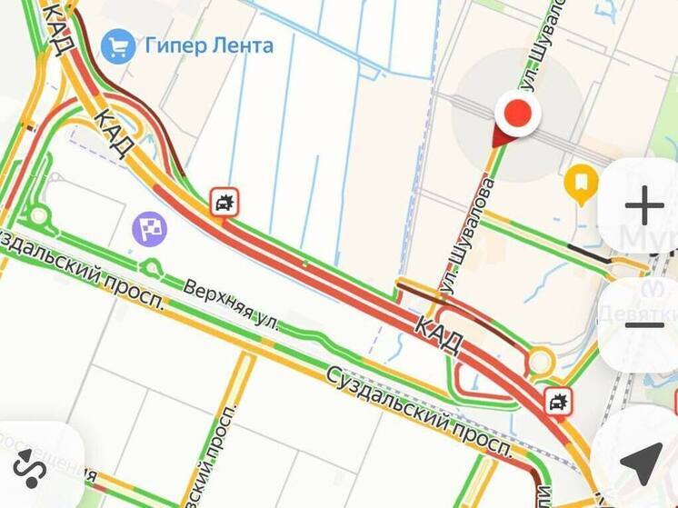 На КАД у Мурино петербуржцы встряли в длинную пробку
