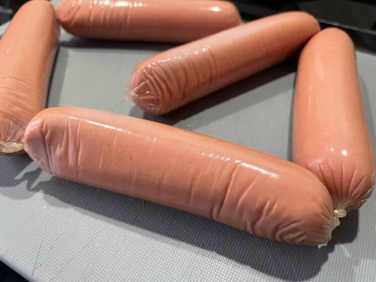 Житель Хакасии украл из магазина сосиски и решил «надежно» спрятаться у знакомых