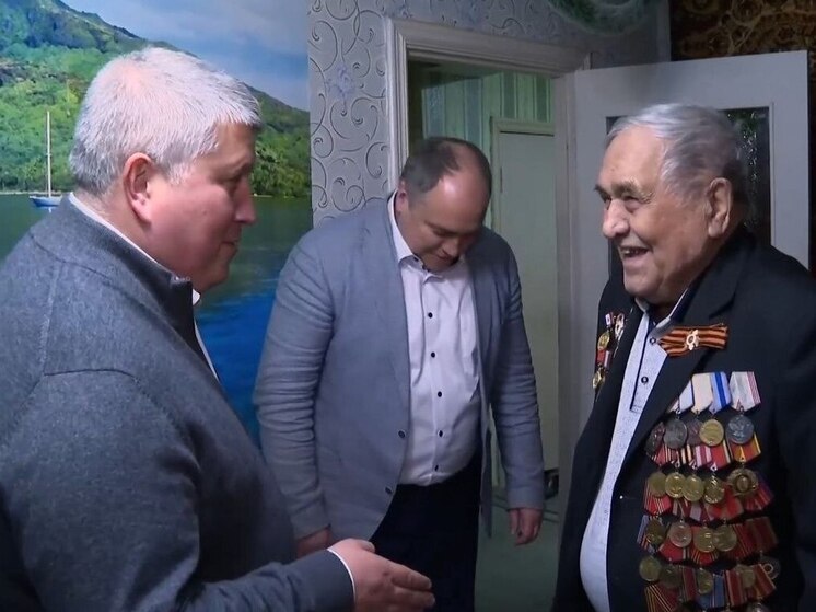 Дронов навестил в Валдае 99-летнего ветерана ВОВ Николая Петровича Сидоренко