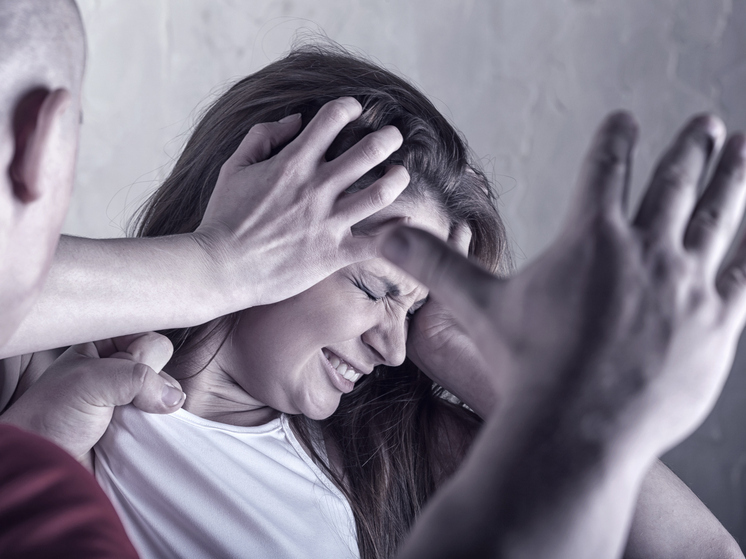 Новодвинца осудили за избиение знакомой и угрозу убийством