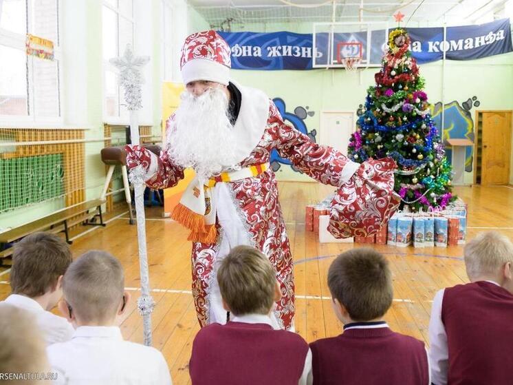 Дед Мороз тульского "Арсенала" навестил особенных детей из Новомосковска