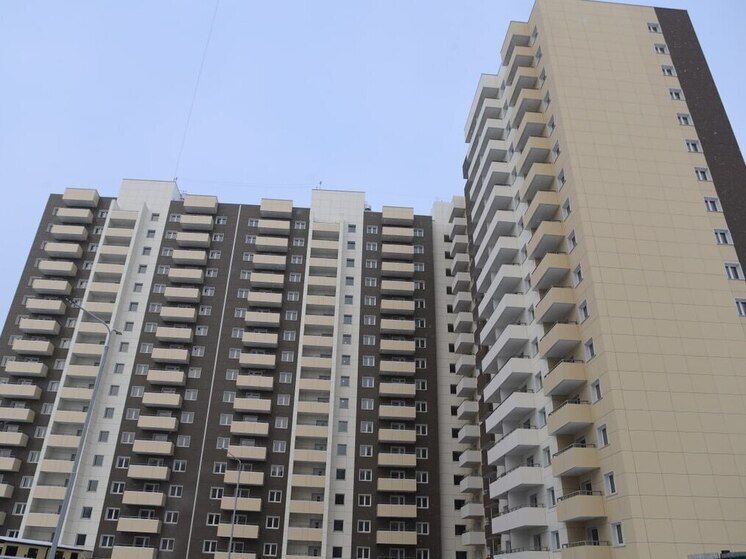 Сто молодых семей Иркутска получили жилищные сертификаты в 2025 году