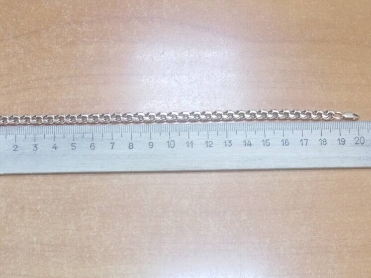 Южноуральца оставил без ценного украшения коллега по предприятию