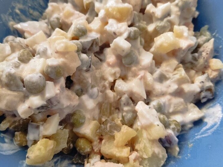 Новгородцам рассказали, что салаты с майонезом нельзя доедать несколько дней