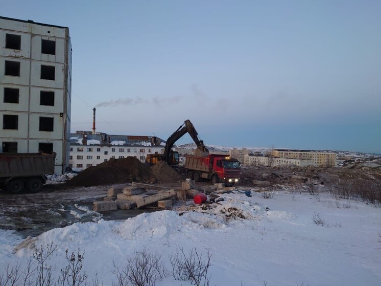 В Полярном убрали еще три старых дома