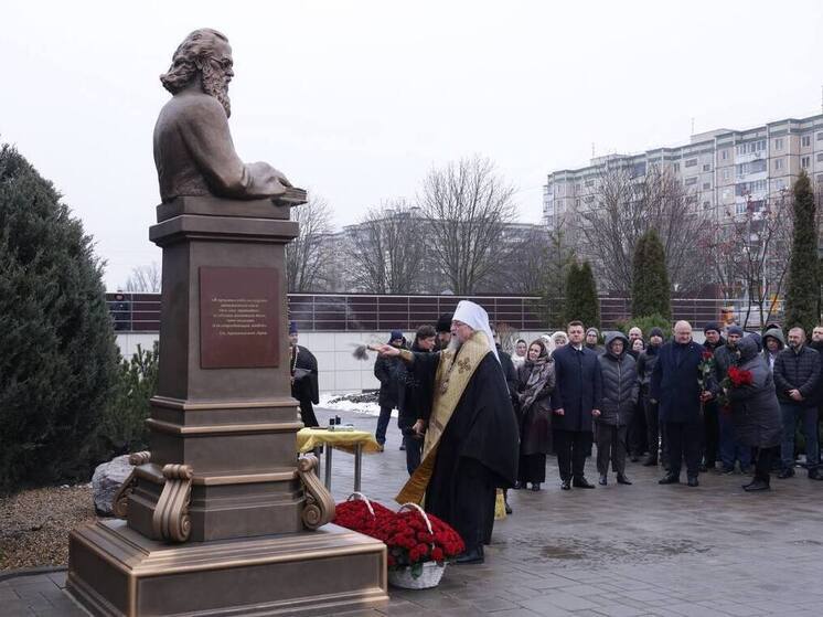 Во дворе больницы № 2 Белгорода открыли памятник святителю Луке Крымскому