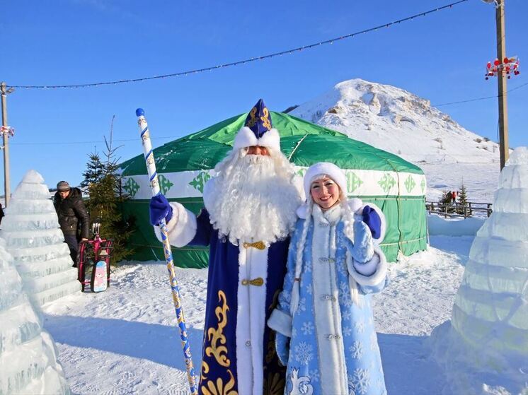 Почти 12 тысяч человек пришли на встречу с Дедом Морозом, который прибыл на собственном поезде в Уфу