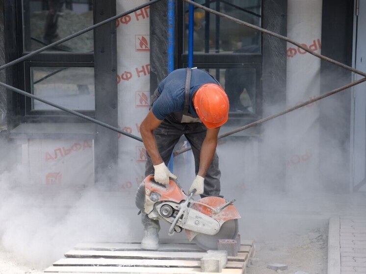 Работодателям Сахалина напомнили о крупных штрафах за нарушения при найме иностранцев