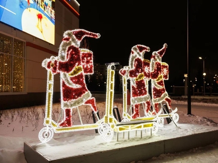 Новогодние арт-объекты и елки установили в Верхней Пышме