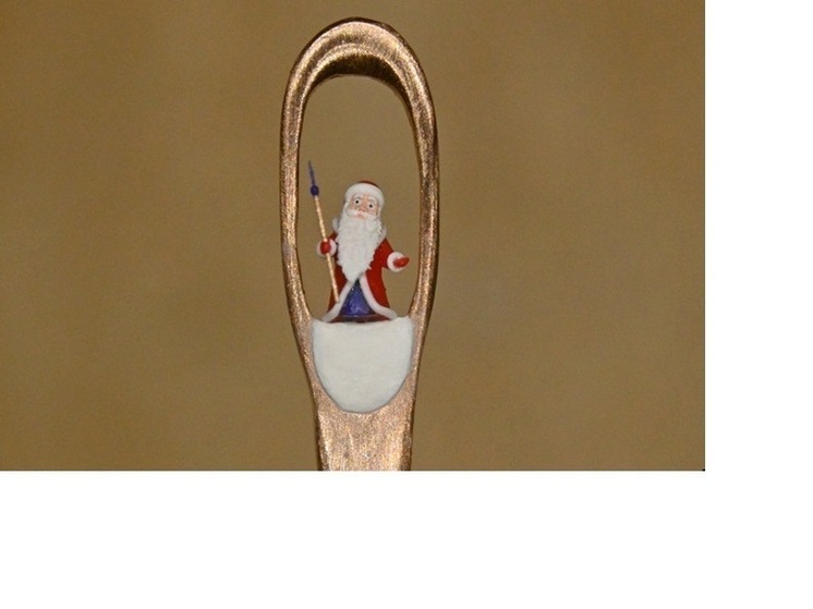 Новосибирский мастер микроминиатюр создал Деда Мороза высотой 1,4 мм