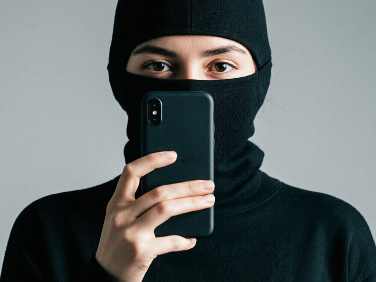 25-летняя читинка потеряла почти 4 млн рублей, поверив лже-доставке цветов