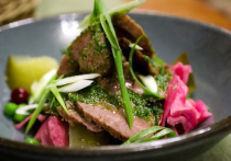 Простые изменения в рационе питания, которые могут помочь справиться с самыми агрессивными и трудноизлечимыми видами рака, заинтриговали ученых, приветствующих новаторские методы лечения, которые могут привести к смерти опасных опухолей от “голода”