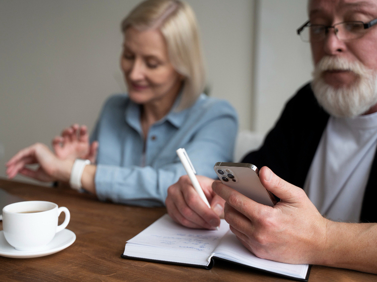 Жители Кировской области получат пенсии и пособия раньше срока