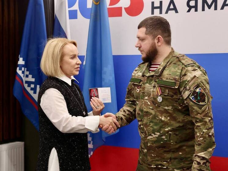 Глава Муравленко вручила награды родным погибших бойцов и участникам СВО