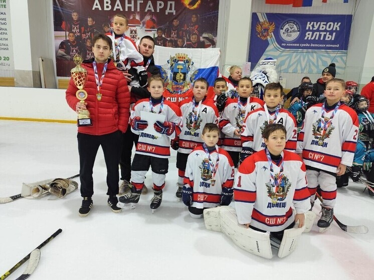 Юные хоккеисты из Донецка стали победителями престижного турнира в Крыму