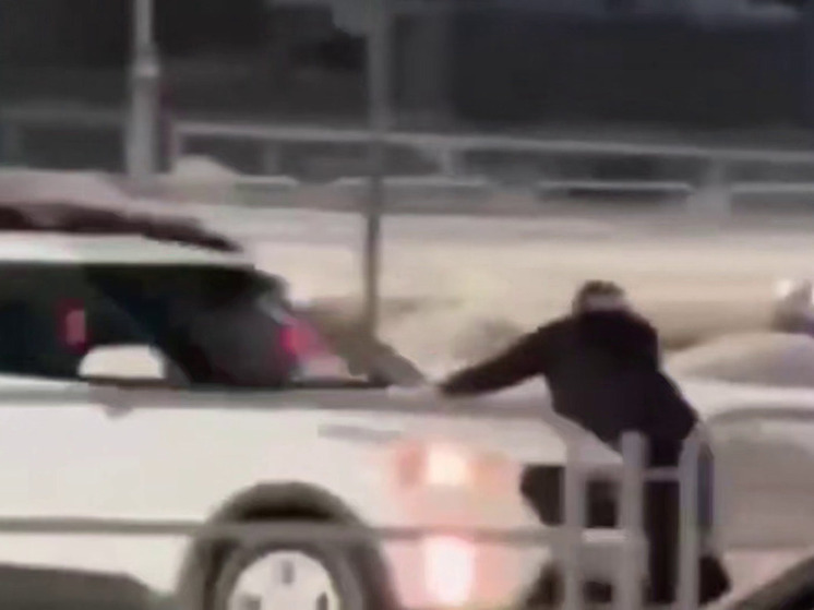 Сбил, протащил на машине и скрылся: в Челябинске задержан водитель, устроивший опасное ДТП