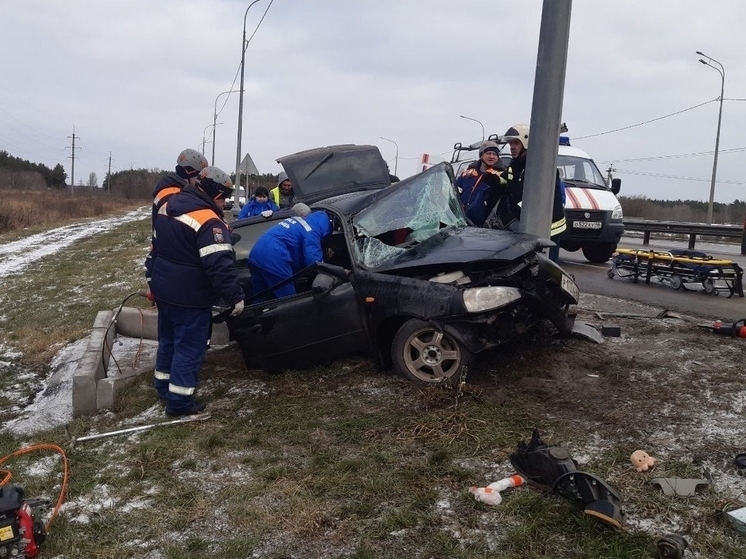 В Куске спасатели деблокировали девушку из автомобиля на объездной дороге