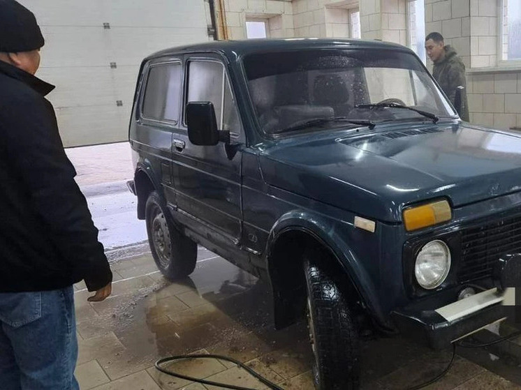 Жители Малодербетовского района Калмыкии передали маскировочные сети и автомобиль бойцам СВО