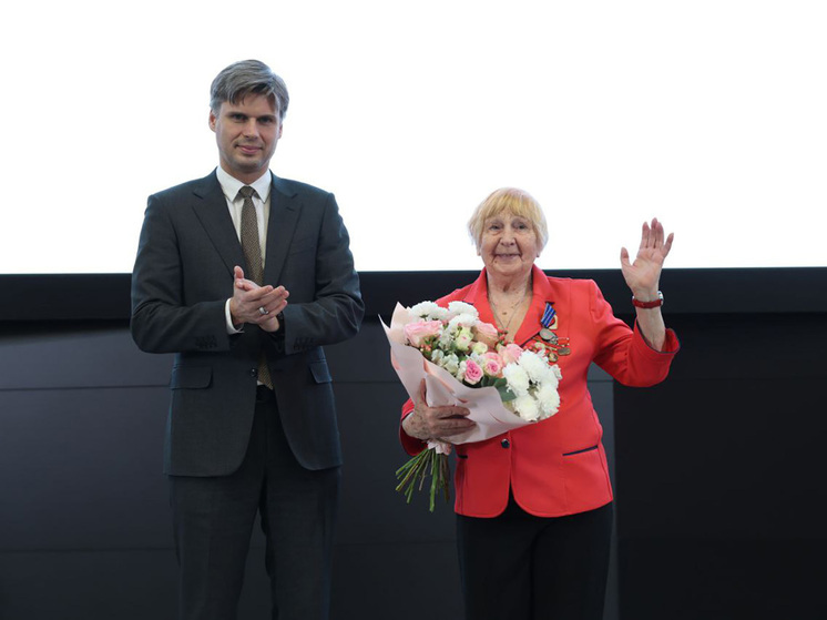 Медаль Ю.А. Гагарина вручили 90-летней заслуженной испытательнице космической техники, заслуженной парашютистке России, чемпионке спартакиады СССР, мастеру спорта СССР Людмиле Федоровне Акимовой