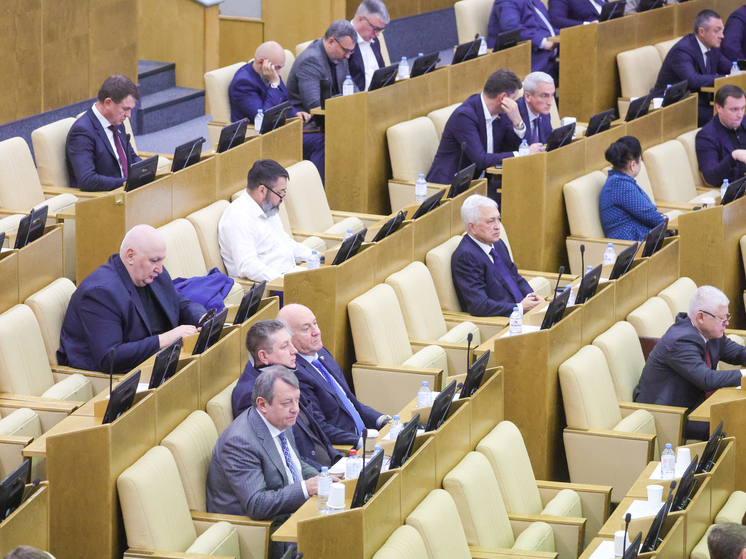 В Госдуме предложили запретить сессии в вузах в новогодние каникулы