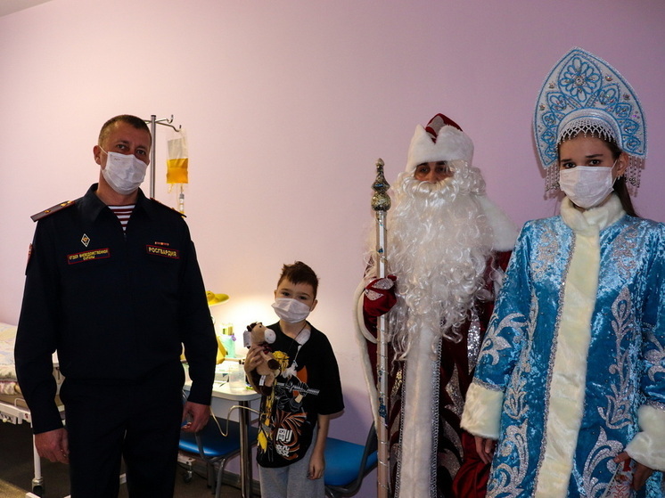Росгвардейцы подарили новогоднюю сказку детям в больнице Йошкар-Олы