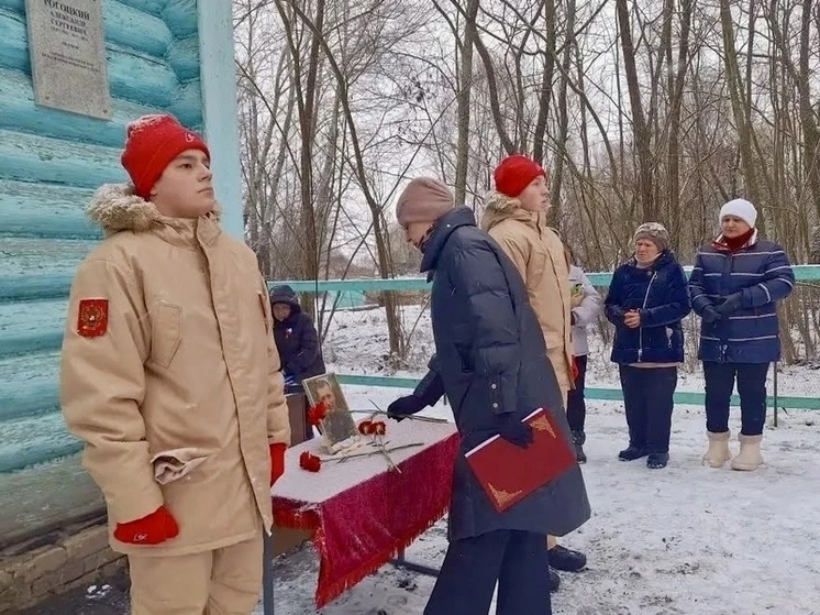 Жители тверской деревни открыли памятную доску в честь погибшего односельчанина