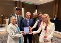 На прошедшем в начале декабря ежегодном Российско-индийском саммите Владимир Путин назвал сотрудничество двух стран «привилегированным партнерством». Во время встречи стороны подписали пакет документов с двусторонними планами на ближайшие годы. Соглашения включают в себя взаимодействие государств в разных сферах, в том числе, образование и культурный обмен.