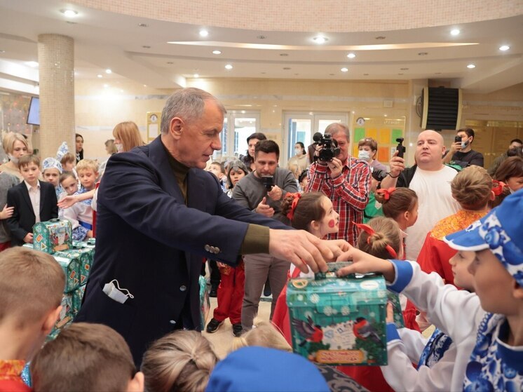 В канун Нового года в Бахчисарайском районе детям подарили 700 подарков