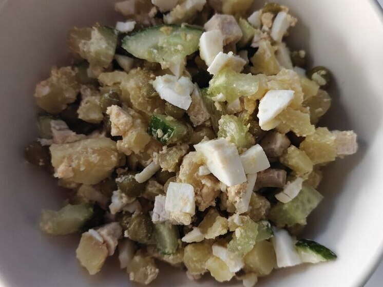 «Оливье» на прилавках Петербурга разочаровало плесенью и кишечной палочкой