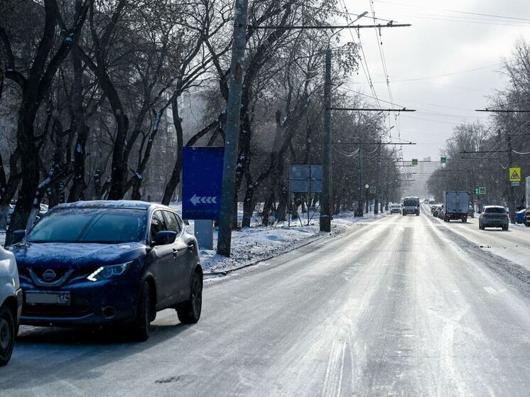 В Челябинске женщину зажало в легковушке в результате аварии с автобусом