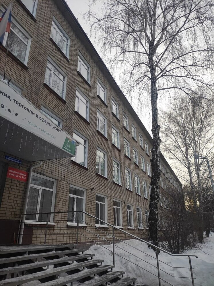 Прокуратура обязала томские школы и детсады срочно очистить крыши от снега