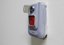 В электронных дневниках школьников одного из регионов Центральной России появилась новая опция — «тревожная кнопка», с помощью которой можно сообщить о буллинге