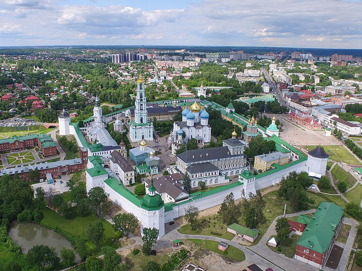 Сергиев Посад, город, чьи купола и колокольни веками притягивали паломников и путников со всей Руси, готовится встретить новую эпоху