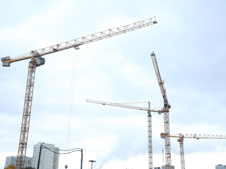 Упавшая стрела крана задавила насмерть мужчину в Москве