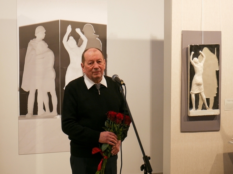 В Мурманске открылась выставка скульптора, чьи работы украшают городские улицы