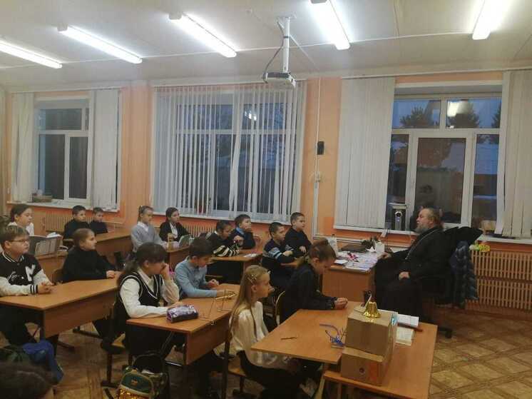 В Орловской области священник поговорил со школьниками о совести