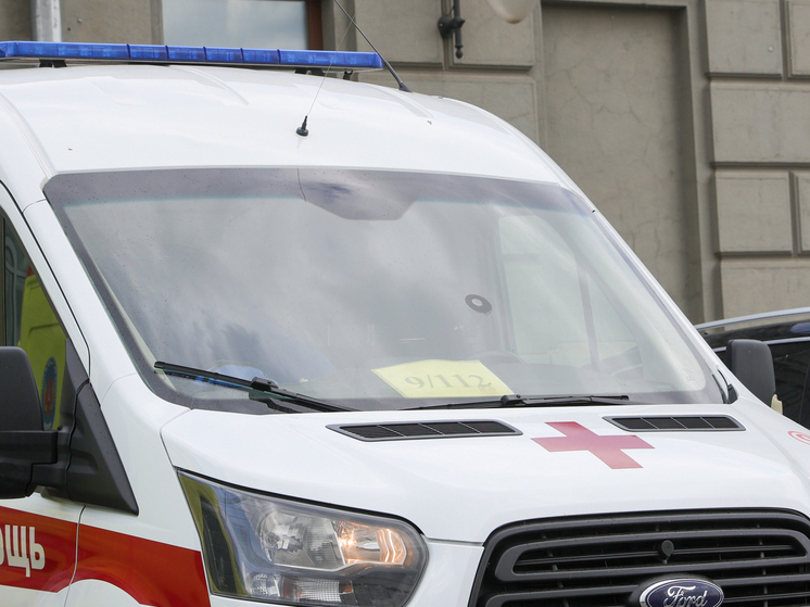 В Петербурге охранники накинулись на мужчин возле клуба