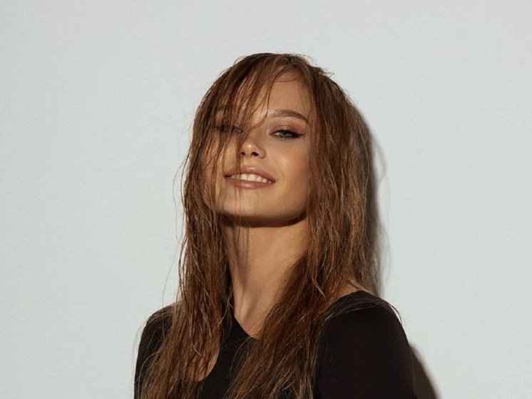 Российская спортивная гимнастка Ангелина Мельникова поделилась результатами красивой фотосессии. Олимпийская чемпионка предстала в образе греческой богини.