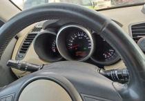 Мороз, снег, гололедица, короткий световой день — всё это кардинально меняет условия на дороге