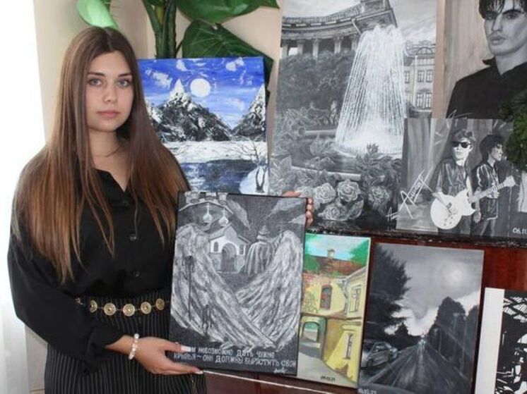 Белгородская работница культуры получила удостоверение волонтера и попала на Доску почета Аллеи Трудовой Славы