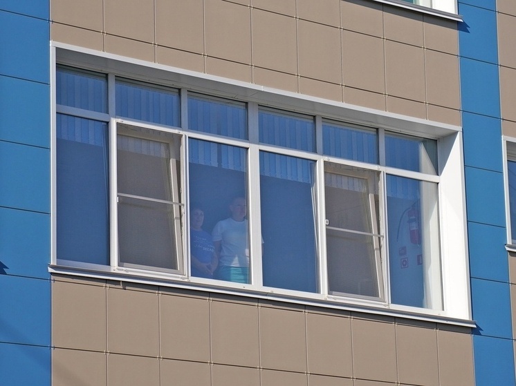 Из-за всплеска заболеваемости учеников ЦО №12 в Туле отправили на дистант