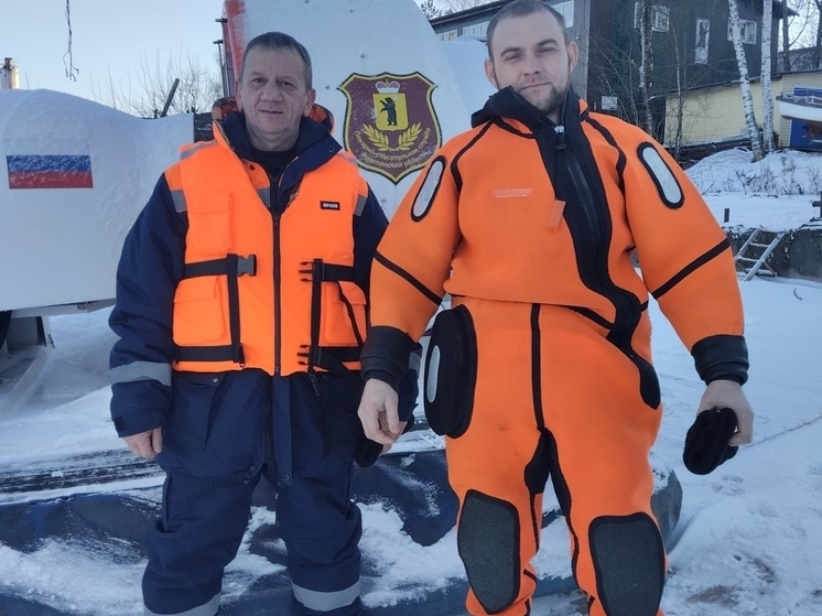 Спасатели Рыбинска помогли жителям острова доставить больного в больницу