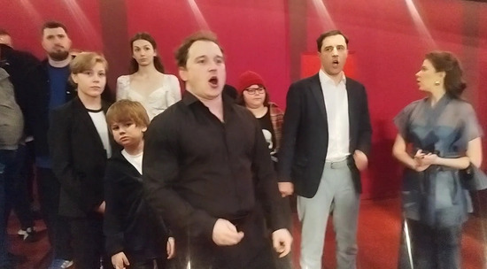 Импровизация на паркете: Владимир Карпук зажигательно отплясывал на закрытой премьере