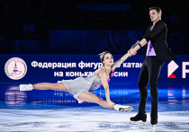 Чемпионат России по фигурному катанию в Санкт-Петербурге был жестким. Эмоции не щадил, оглушал ими и вытягивал их из каждого: участника, тренера, зрителя. На качелях контрастов мотал из стороны в сторону. В Олимпийские игры заглядывал. Споры вызывал, сопли вытирал. Короче, все, как обычно, с одним добавлением: битва идет уже в каждой из дисциплин, провалов в нашем фигурном катании нет. 