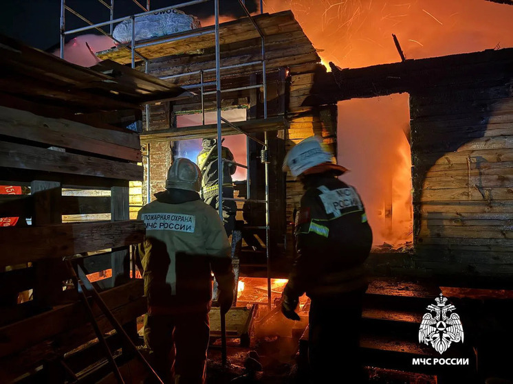 Под Тверью вспыхнул жилой дом