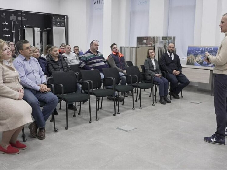 Депутат Госдумы посетил серпуховское предприятие «Витра»